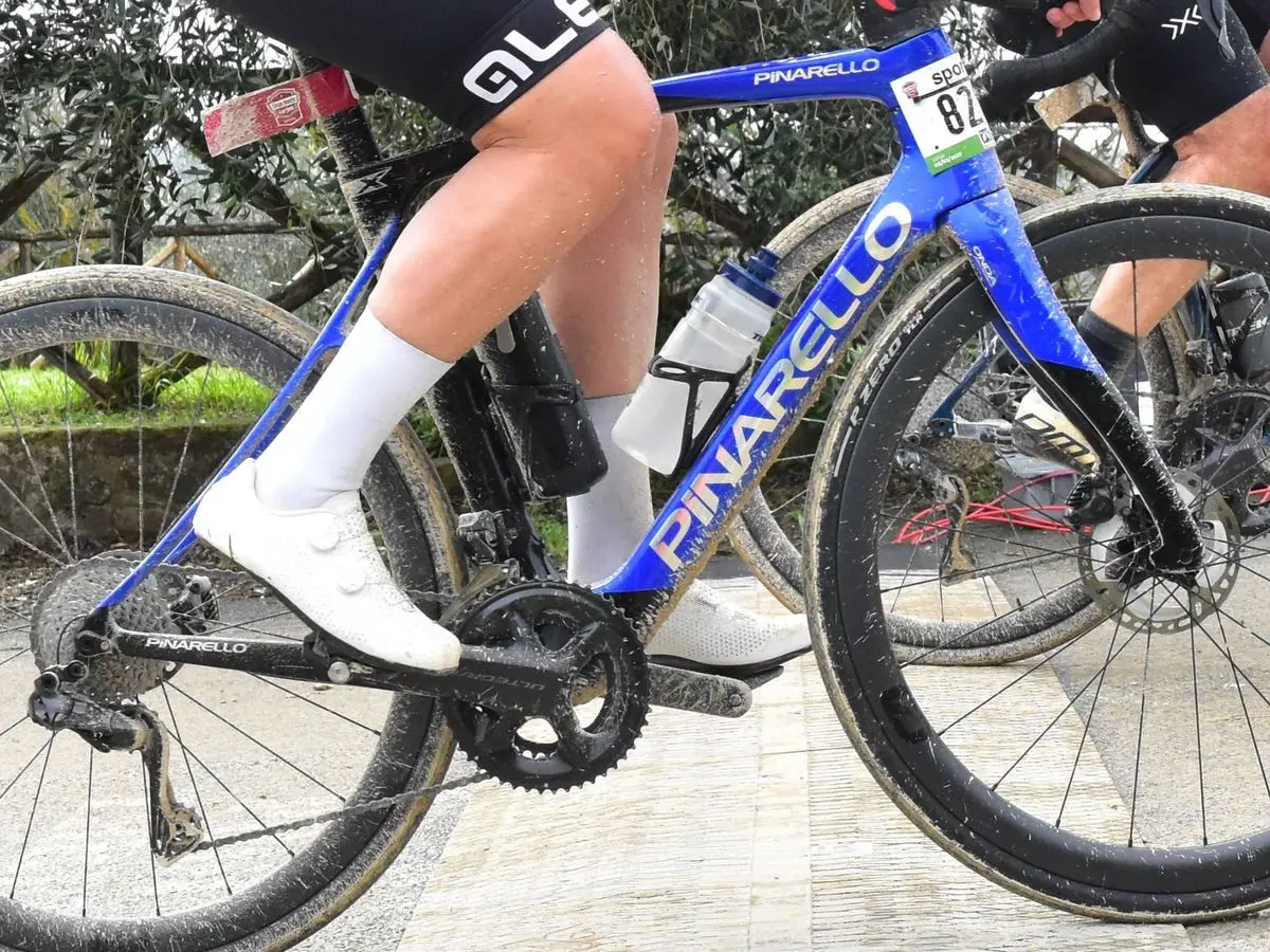 Bici Pinarello riconosciuta dall'AI durante una gara gravel